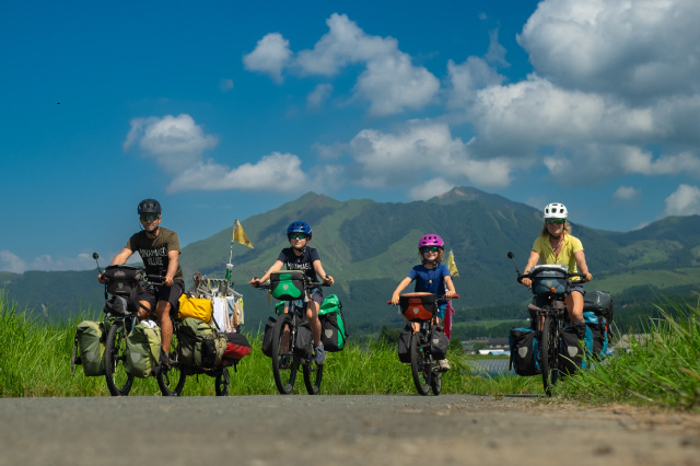 書籍「私たちは遊牧民として生きることにした」の表紙