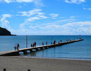 海へ伸びる桟橋